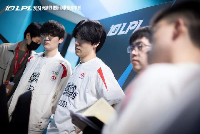 积极承担起 积极承担起