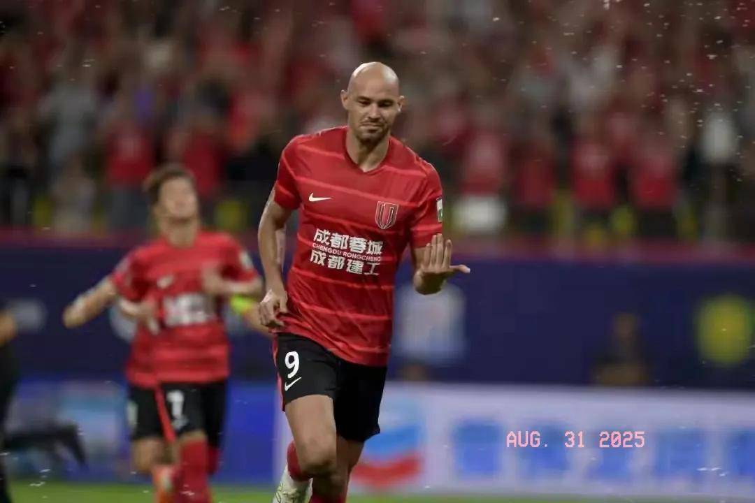 也体现了她